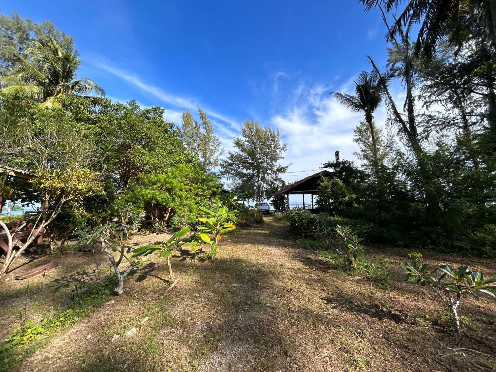 Neverland Beach Village Bungalows Koh Lanta Exterior photo